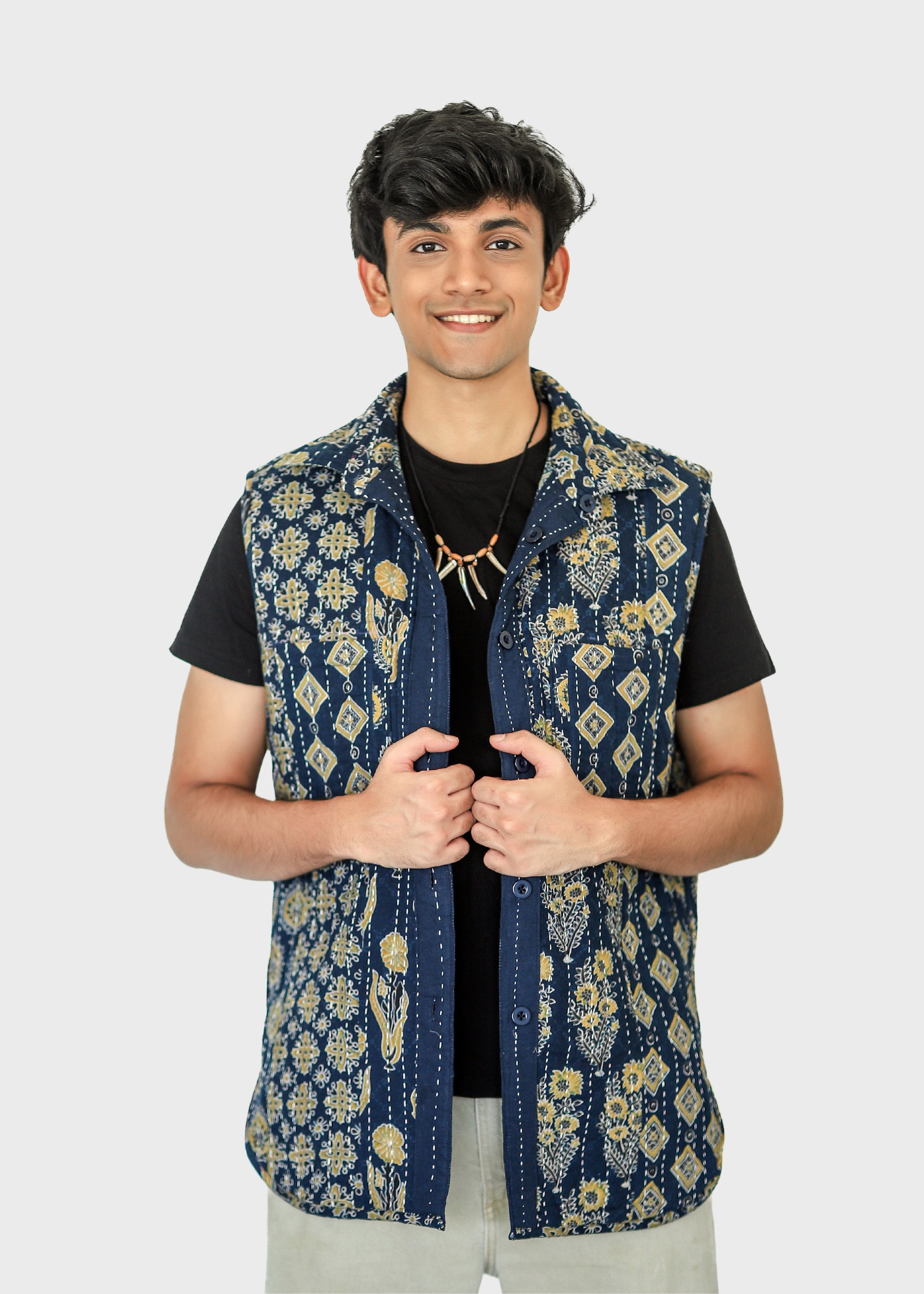 Qala Reversible Sleeveless Jacket (Quilted)- 02