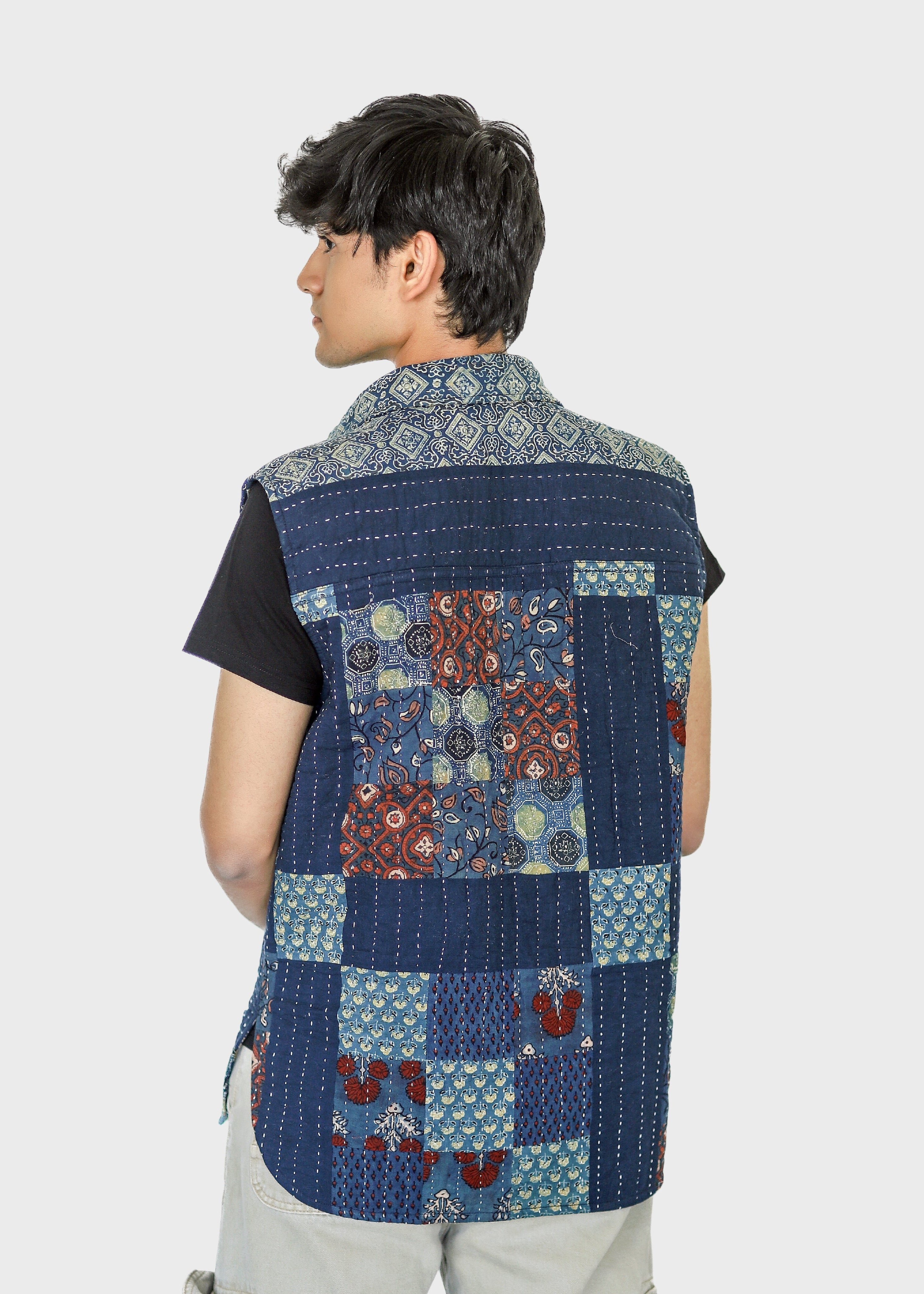 Qala Reversible Sleeveless Jacket (Quilted)- 02