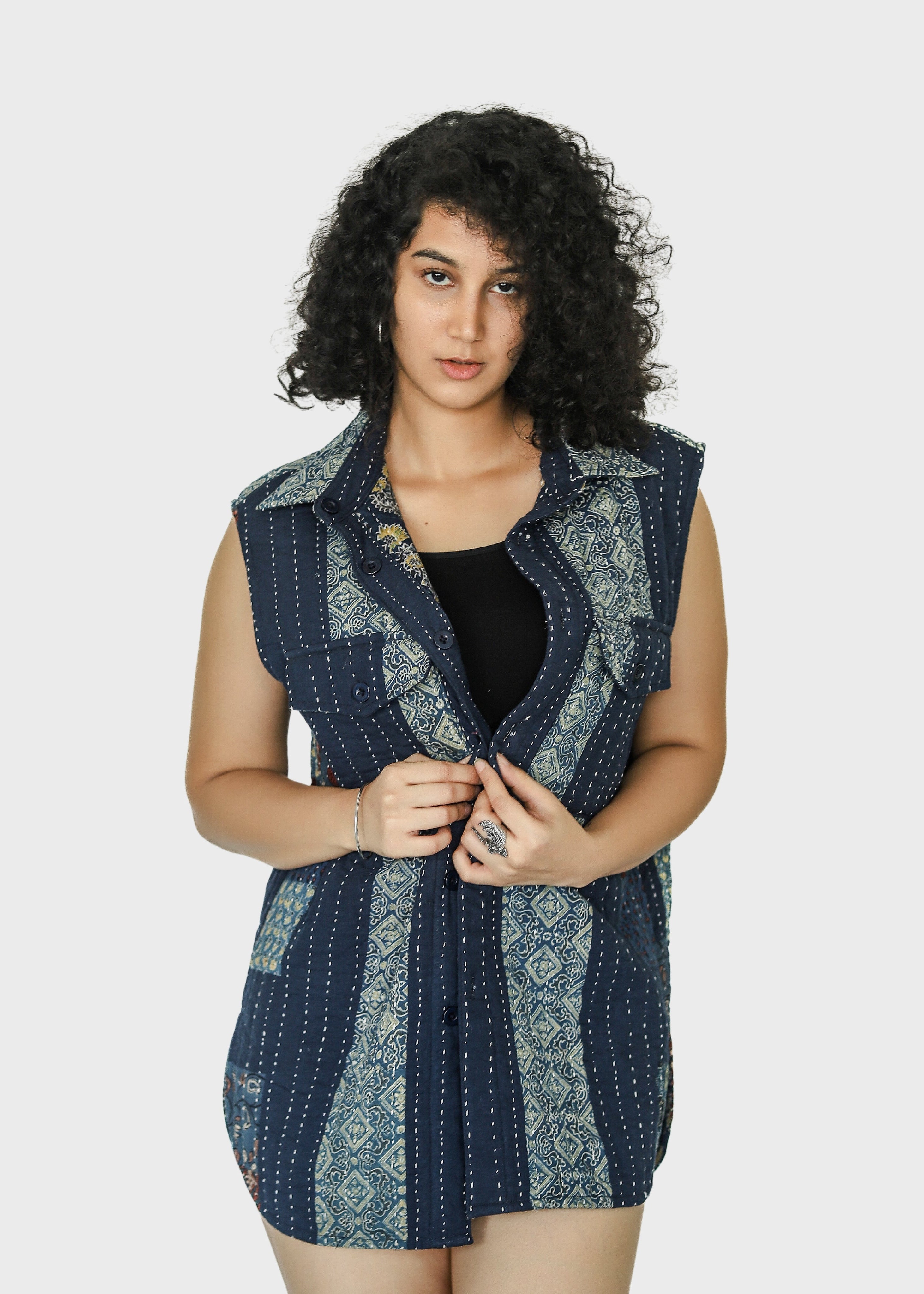 Qala Reversible Sleeveless Jacket (Quilted)- 02