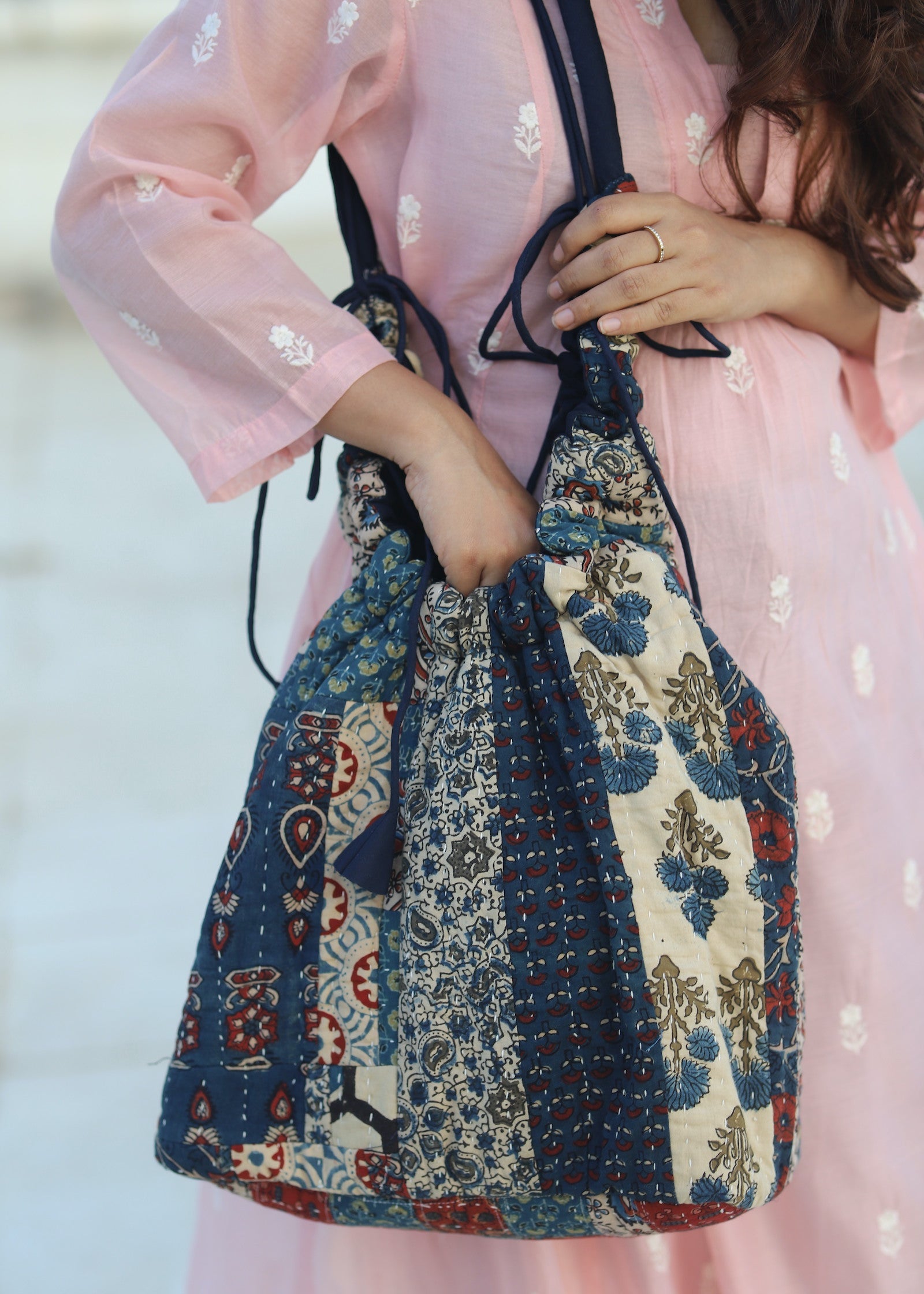 RAAHIL Bucket Bag- 01