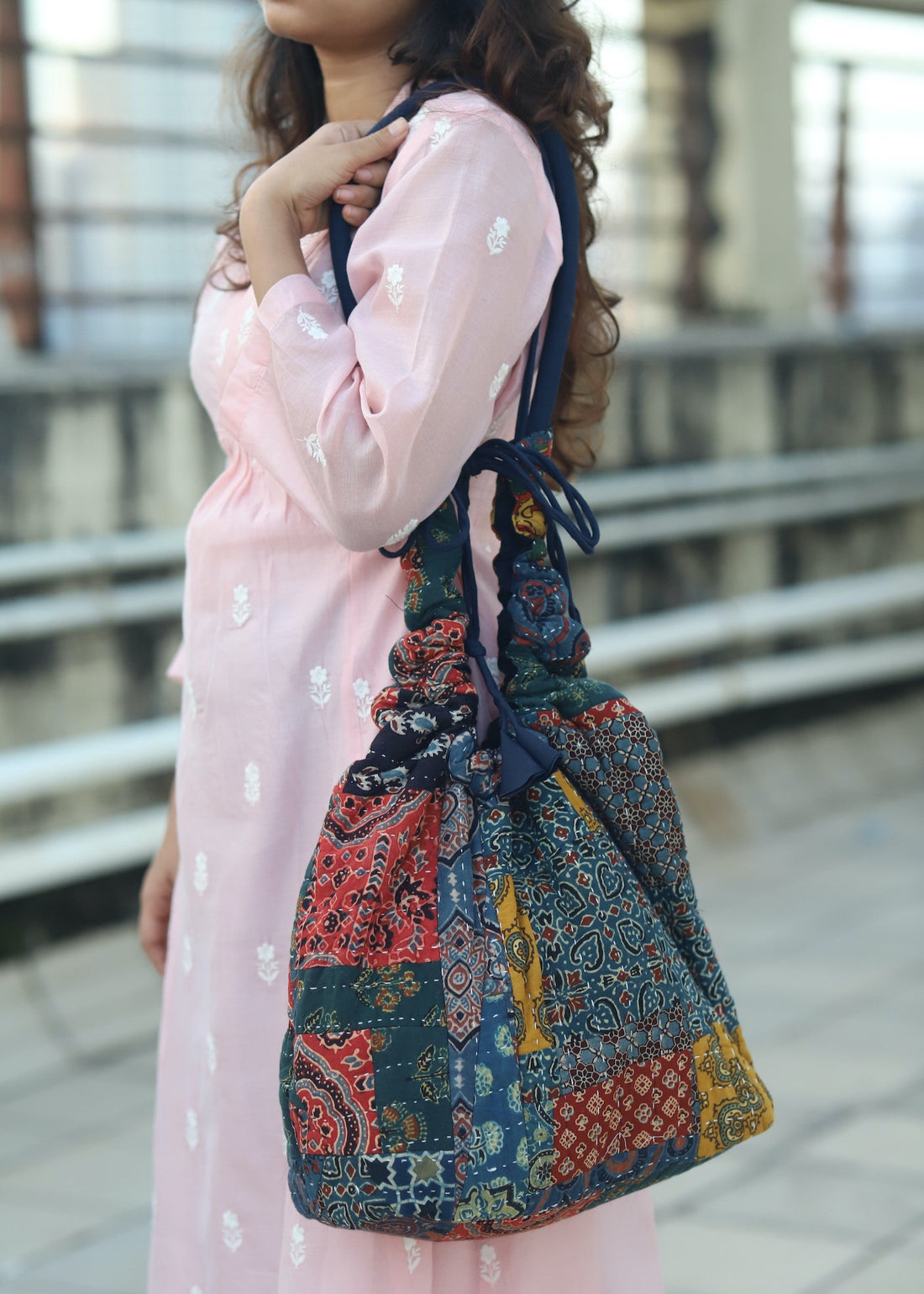 RAAHIL Bucket Bag- 06