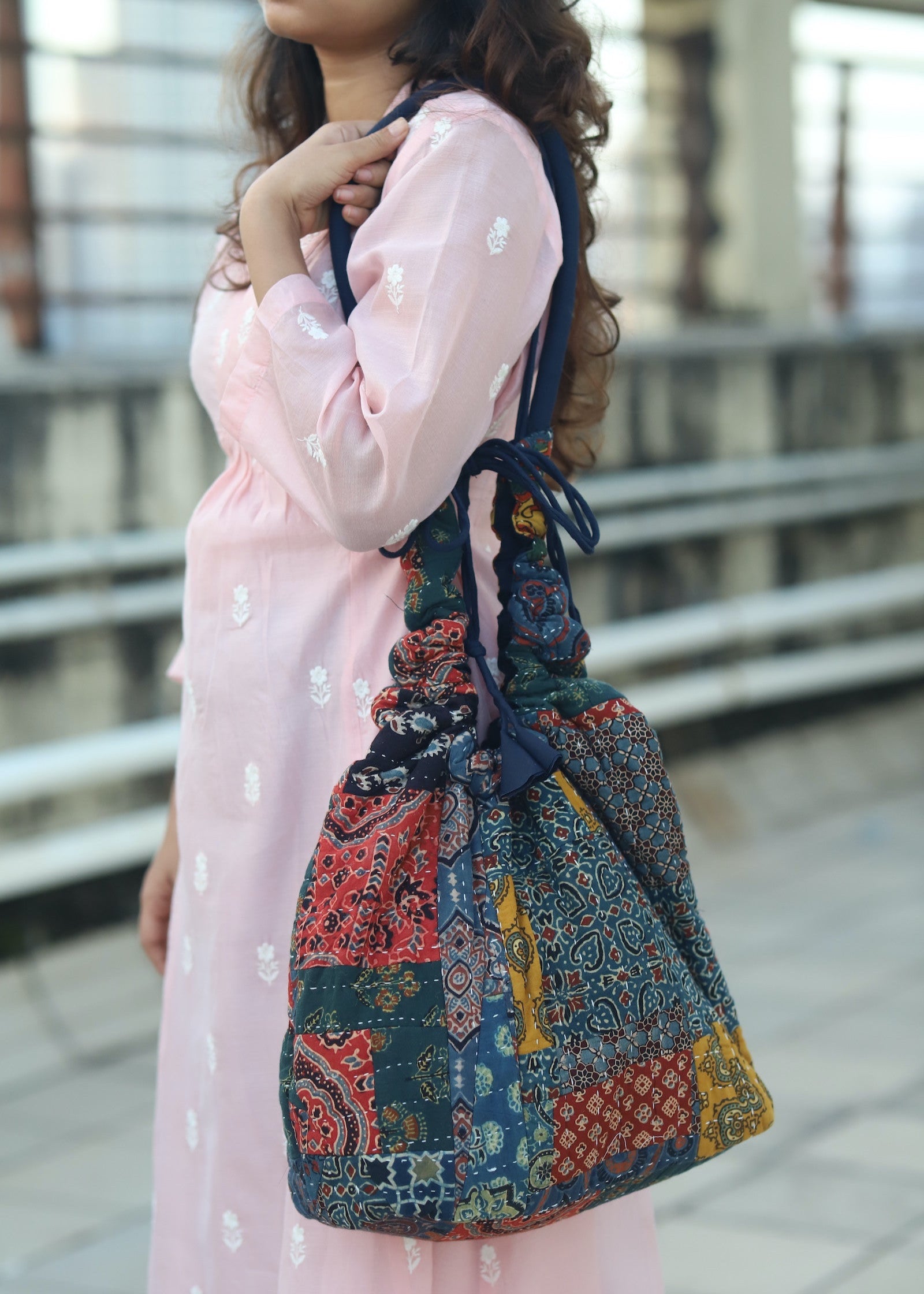 RAAHIL Bucket Bag- 06